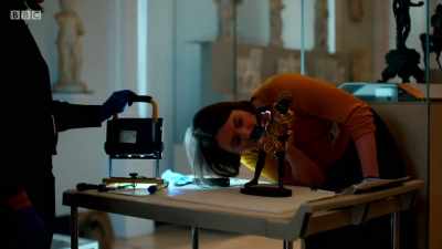Every square centimetre
of the object - Secrets of the Museum