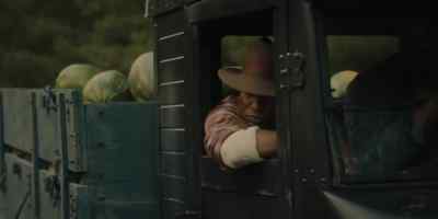 ♪ Every time I see police, heavy cries ♪ - The Piano Lesson