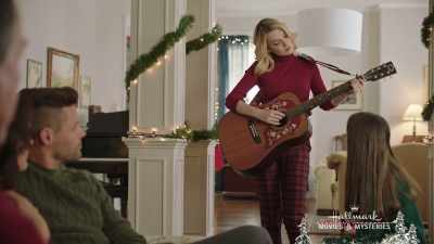 ♪ Every time I see
twinkling lights ♪ - Last Vermont Christmas