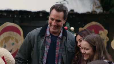 Every year, my
father's greatest joy - Mystery on Mistletoe Lane