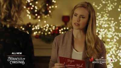 Every year she runs
the wreath-making event - Project Christmas Wish