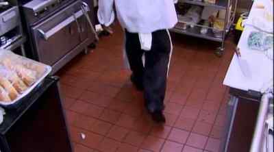 EVERYBODY CAN HEAR
RICKY AND TABITHA YELLING - Kitchen Nightmares