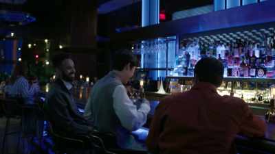 - Everybody does.
- Hold on, I'm getting something here. - Weird City