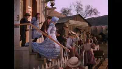 Everybody, get in as quickly as you can. - Dodge City