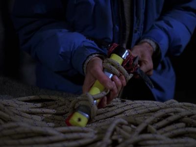 Everybody, get in! - MacGyver