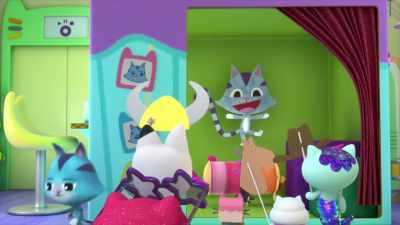 Everybody gets a chance
to sit with the CatRat. - Gabby's Dollhouse