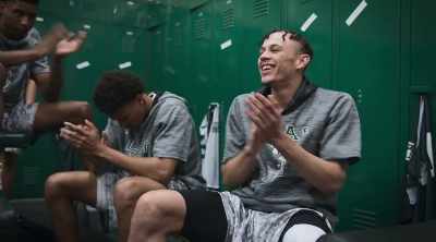 Everybody goin'... everybody goin' - Last Chance U: Basketball