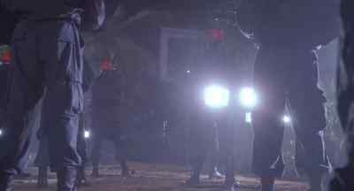 - Everybody, heads up!
- Keep it clear, now. - Jurassic Park