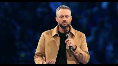 Everybody hears it,
they're like, "What's going on?" - Your Friend, Nate Bargatze