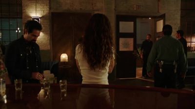 Everybody just breathe easy. - Queen of the South