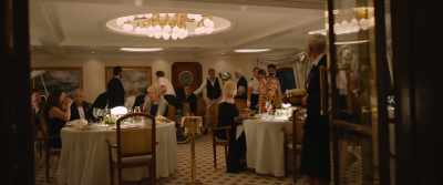 Everybody, let's try to keep
calm. Take your seats. - Triangle of Sadness