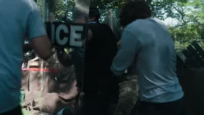 Everybody move! - FBI