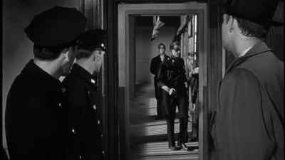 Everybody out. - The Wrong Man