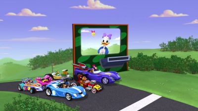 Everybody ready
for the toss-and-catch? - Mickey and the Roadster Racers