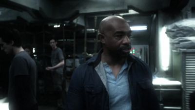 Everybody take
your seats. Now! - The 100