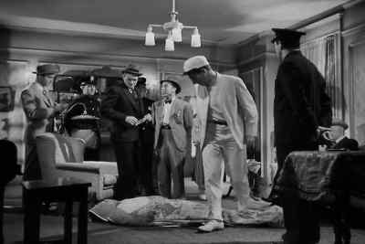 - Everybody through with this?
- It's all yours, Doctor. - Roxie Hart