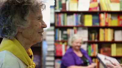 Everybody wanted to see her.
I took my book - The Woman Who Loves Giraffes