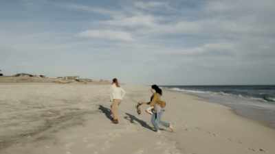 ♪ Everybody wants the same
thing baby ♪ - Walk With Me