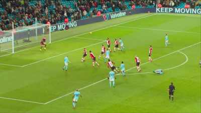 Everybody's back there, De Bruyne,
Raheem Sterling! - All or Nothing: Manchester City