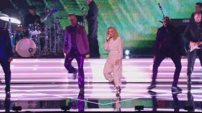 # Everybody's doin'
A brand-new dance now - An Audience With Kylie