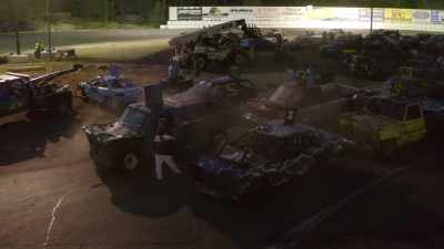 Everybody's lined up
and ready to go for the standing start. - Rust Valley Restorers