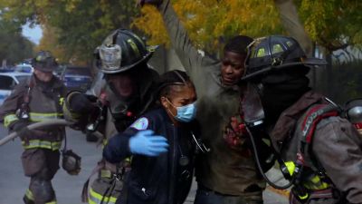 Everybody's out, Chief!
I got him. - Chicago Fire