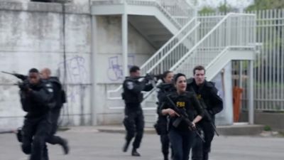 - Everyone all right?
- Yeah. - Blindspot