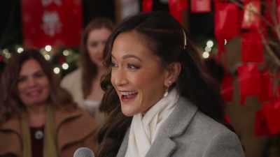 (everyone applauds) - A Big Fat Family Christmas