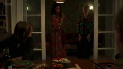 Everyone, everyone, sorry,
this is Sasha. - Chloe