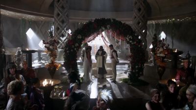 Everyone, gather around. - The Magicians