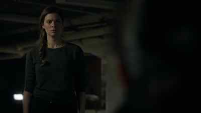 Everyone, grab your
guns. Meet me outside. - Colony