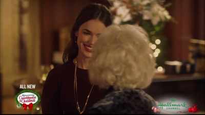 Everyone is having
such a wonderful time. - Christmas at the Plaza