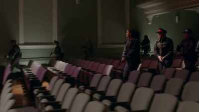 Everyone needs to exit
the theatre calmly, - Carter