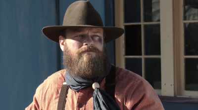 Everyone, please stay
right where you are. - Bill Tilghman and the Outlaws