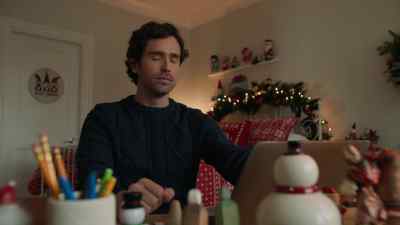 Everyone, time for the
wreath making competition. - Confessions of a Christmas Letter