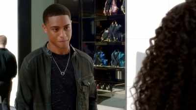 Everyone is very interested - Famous in Love