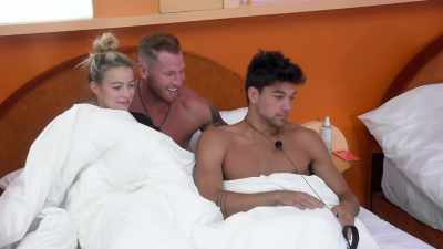 EVERYONE'S GOT ONE. - Love Island