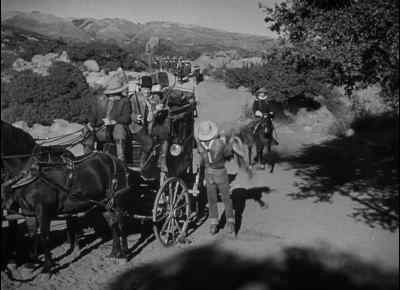 - Everything all right, Marshal?
- Everything's all right, Lieutenant. - Stagecoach