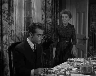 -Everything all right?
-Splendid thank you. - Alfred Hitchcock Presents