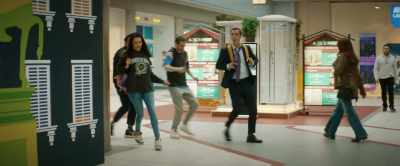 - Everything has become so small.
- [Marco] The floor is so far away. - Da grandi