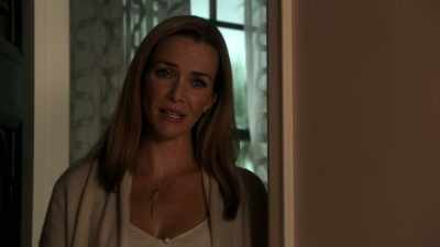 - Everything okay?
- Totally. You? - Marvel's Runaways