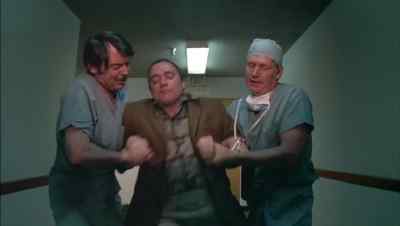 - Everything's going to be all right.
- My wife isn't! - It's Alive