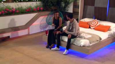 ‐Exactly.
‐But believe me,
he's too nice to me. - Love Island