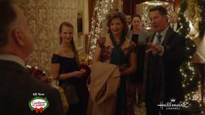 - Excellent! Another example
of royal behavior - A Royal Queens Christmas