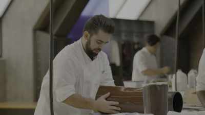 [exciting music playing] - School of Chocolate