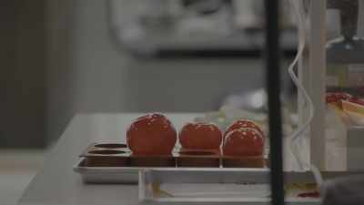 [exciting music playing] - School of Chocolate