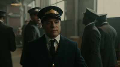 Excuse me gentlemen. - The Porter