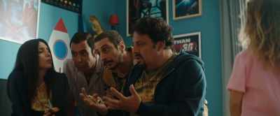 - Excuse me.
- Apologizes… - Da grandi