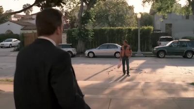 - Excuse me! Did you see that?
- What? - Six Feet Under