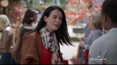 Excuse me, do you know where
I could find Lacey Hathaway? - Falling for You